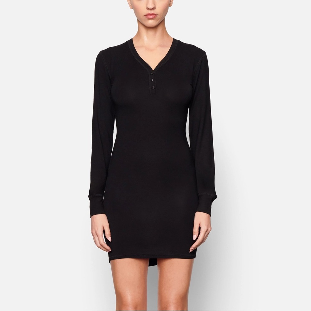 SKIMS SLEEP HENLEY DRESS ONYX XS